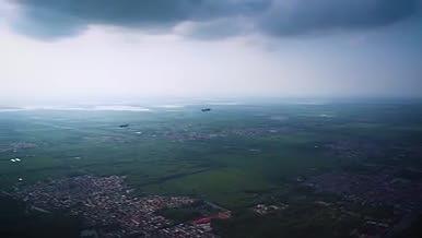 无人机航拍巡检俯拍鸟瞰视频的预览图